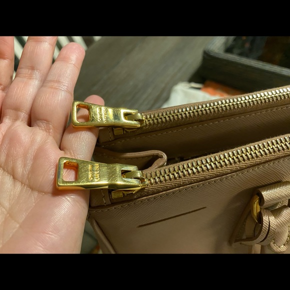 Authentic Prada Saffiano Lux - Picture 5 of 16